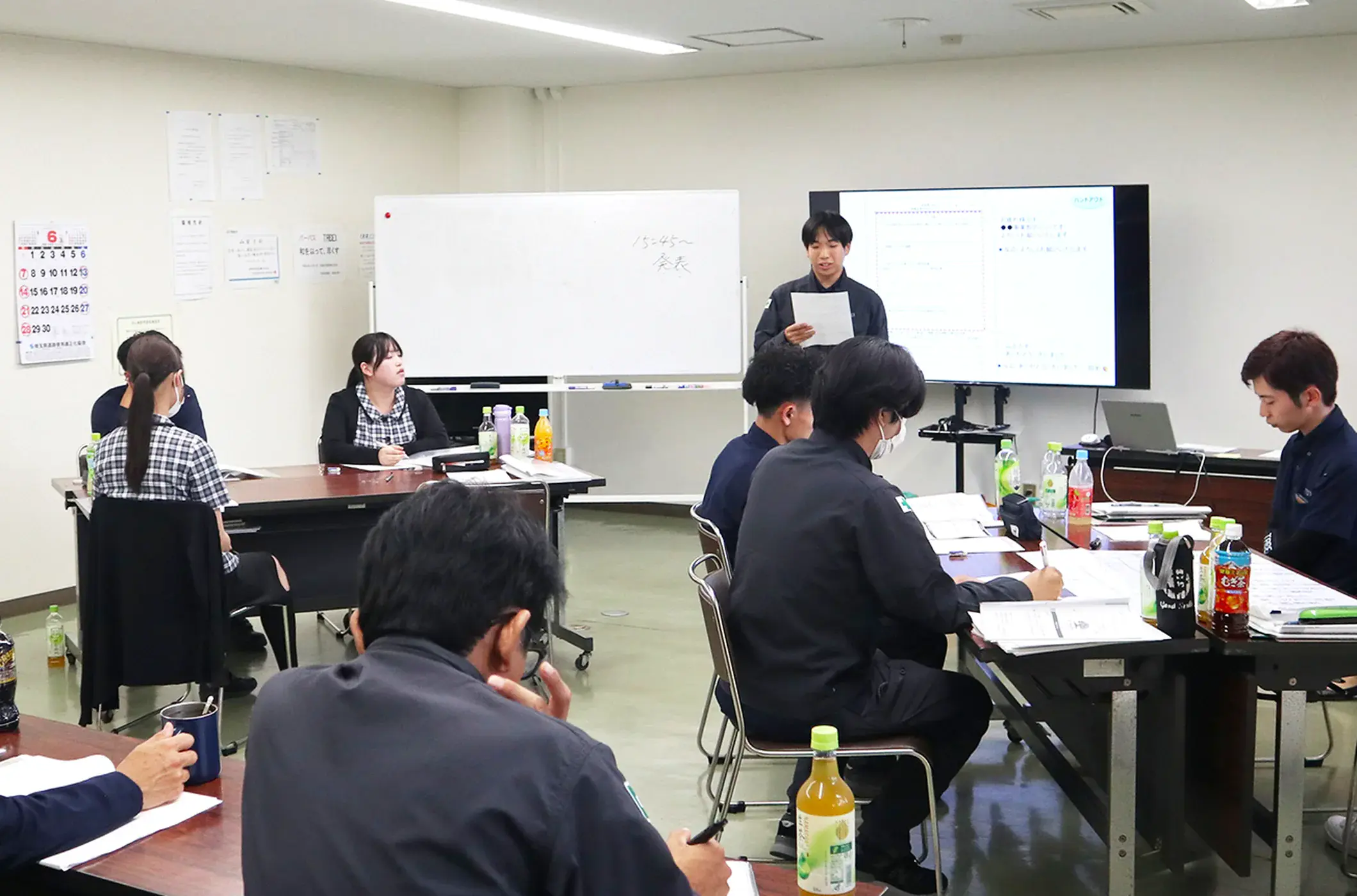 外部講師による社内研修の様子
