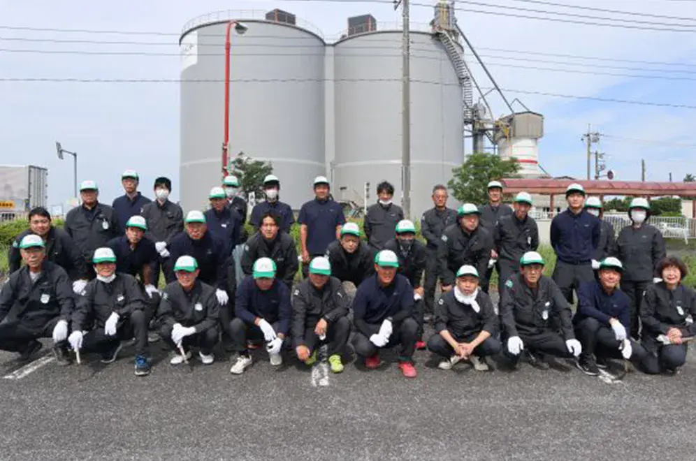 ロードサポートに参加した社員の集合写真