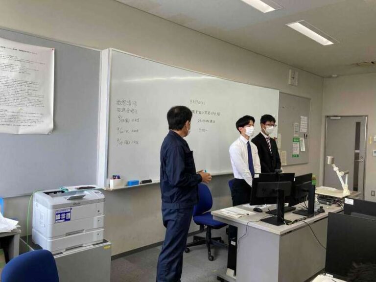 栃木県内の大学で卒業生が就職講義を行いました。